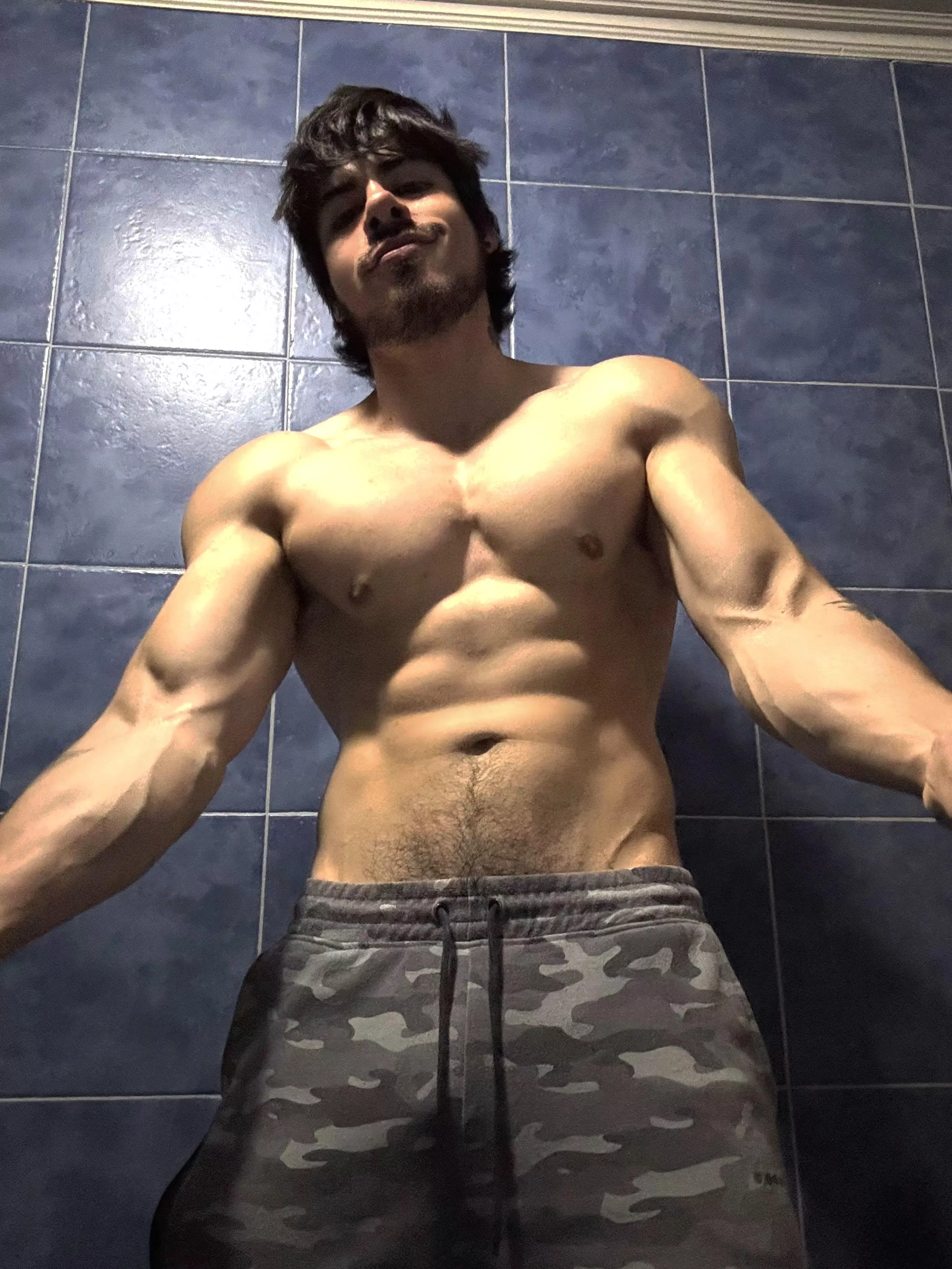 Huge and ripped 💪😈