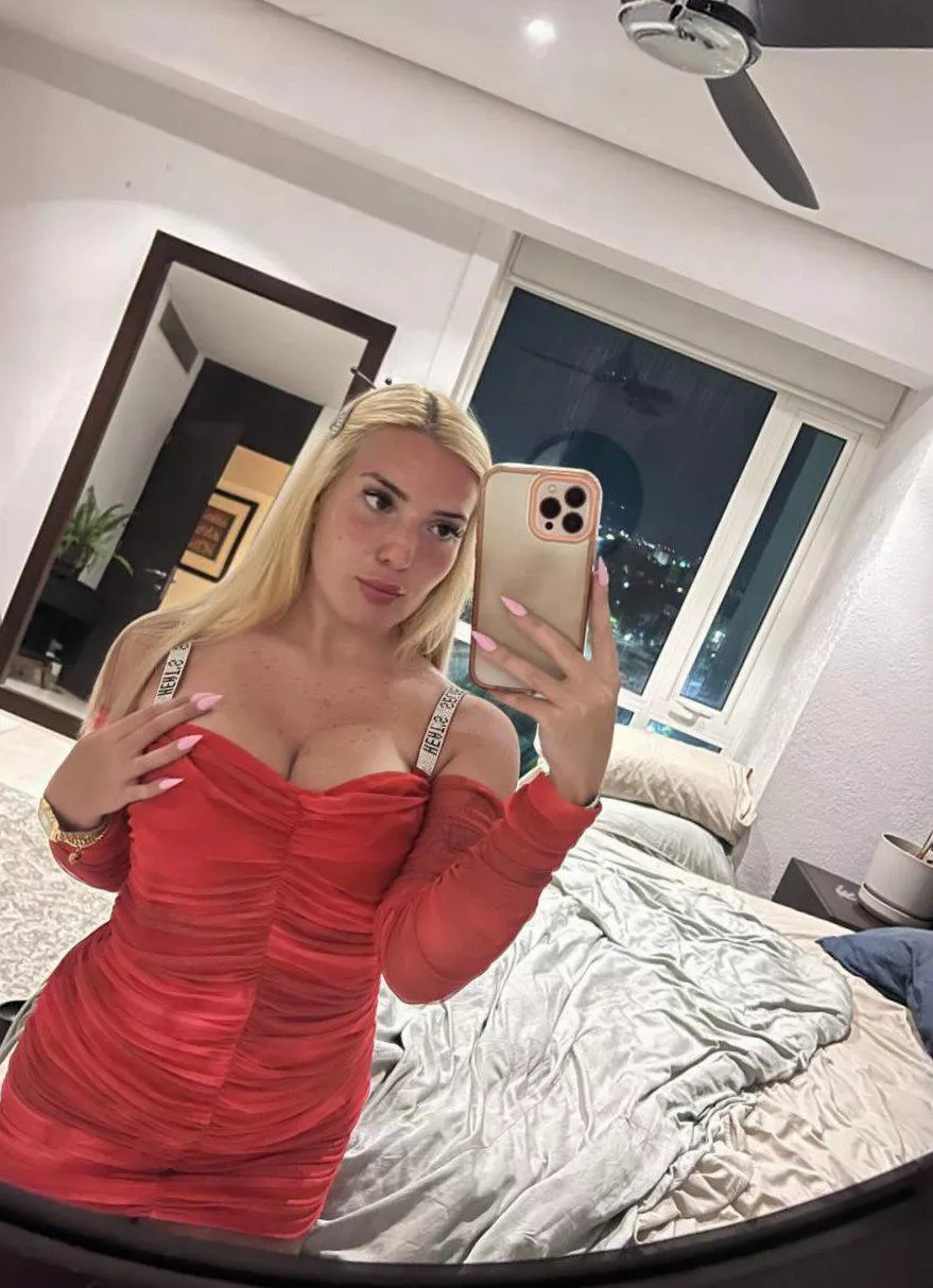 If I, 19F, dared you, would you say yes? Curious minds wanna know! 🍑