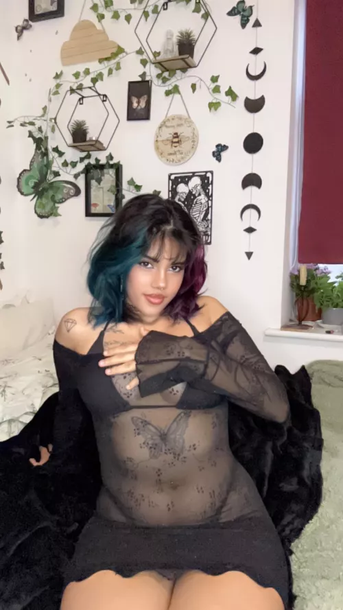 im the slutty girl whos gonna drain you all night