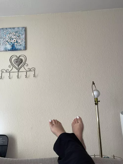 In need of a new pedicure!💗🥰 who wants to choose my next color? I need a foot daddy I can depend on 🤤 find me on feet finder @Toeseveryday03