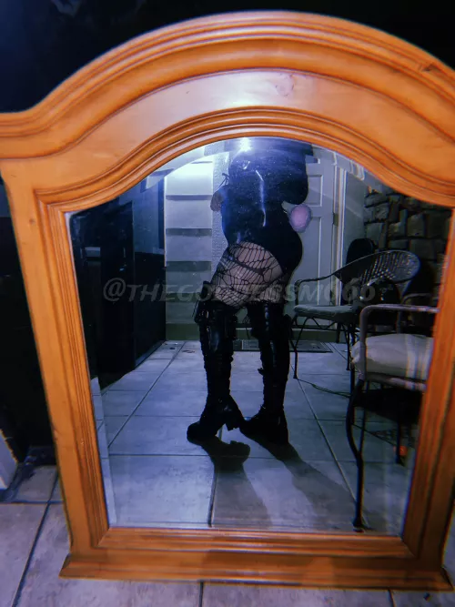 let me kick you? 👉🏻👈🏻