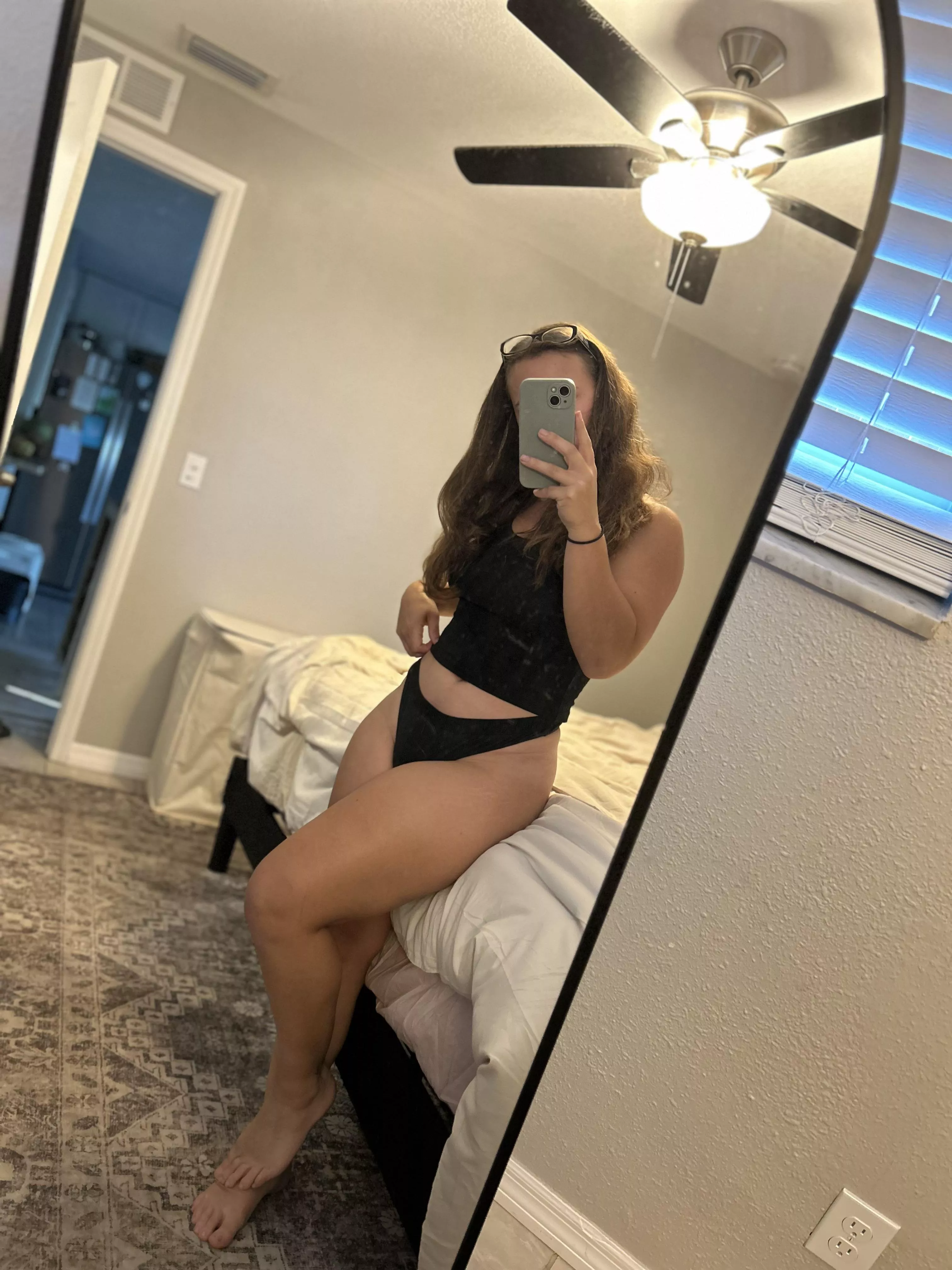 let’s play under the sheets 