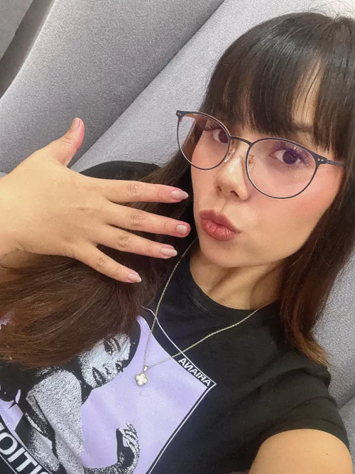 Looking for someone who knows how to keep the heat going [19F]