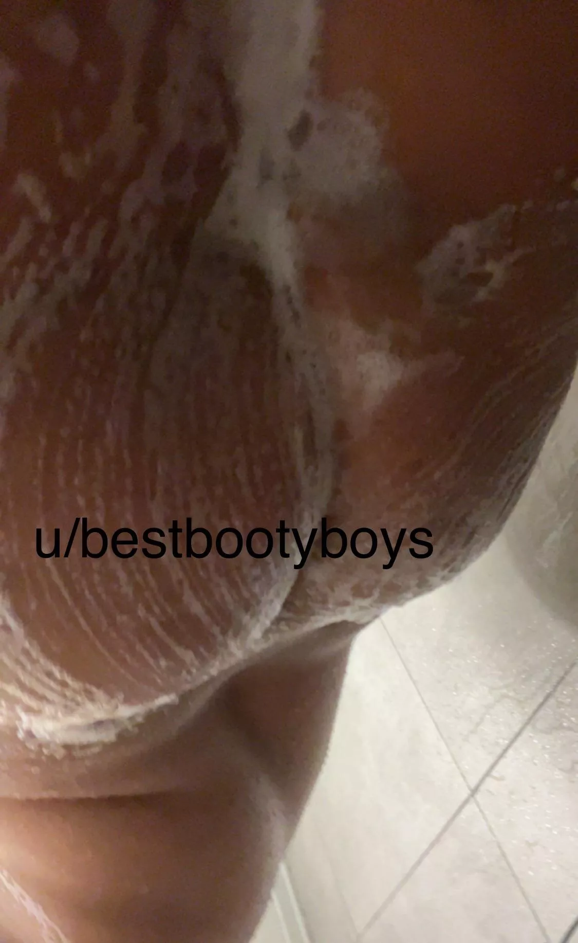 Looking for str8/curious guys I can set up a glory hole for, or get drunk and play with 😛 dm me w ur age and pics