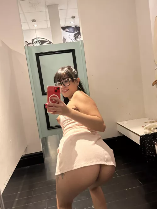 Love taking selfies in the fitting room