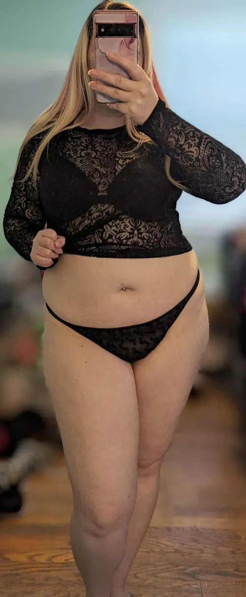 Married mom and teacher who loves to please