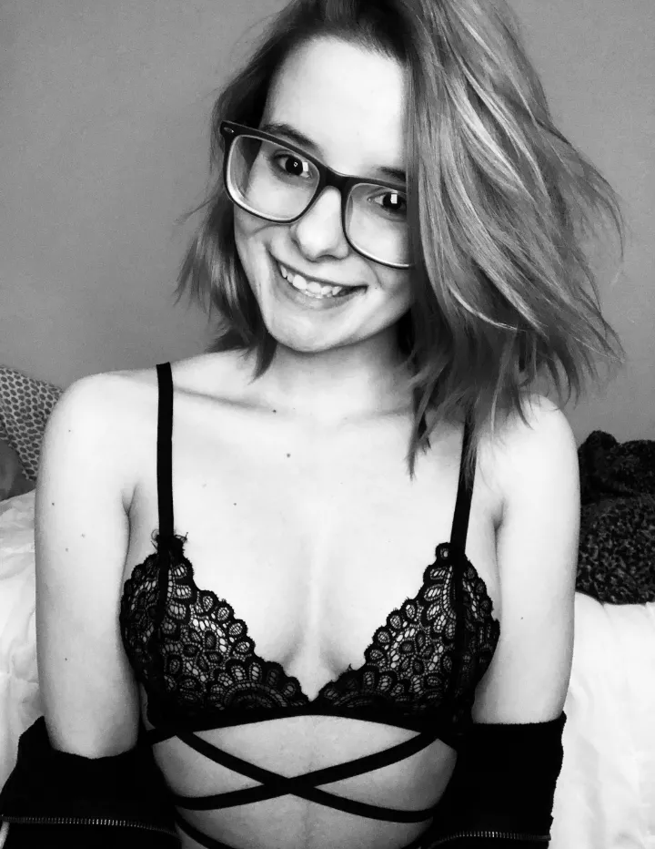 Maybe a pet will send my first 4 digit tribute... It's what a Goddess like me deserves!