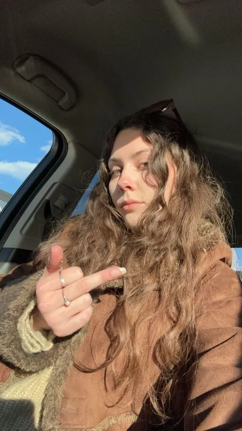 My favorite finger to show to both you broke and rich losers 👏🏻