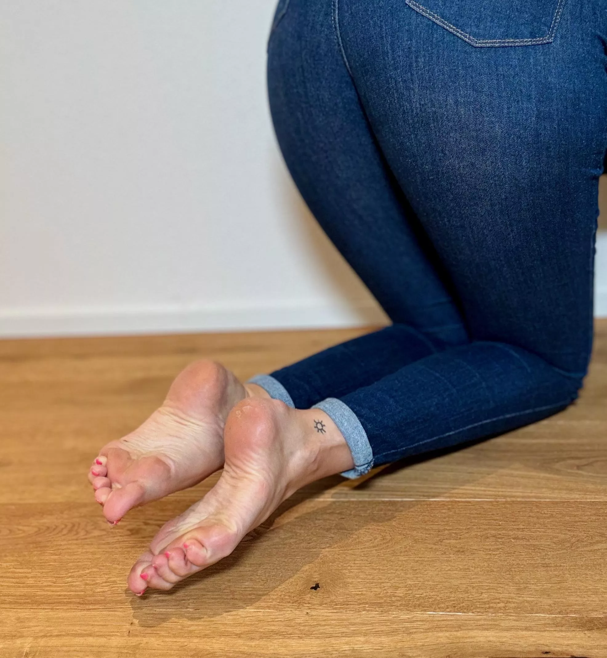 My lovely soles in some nice Levi's blue jeans. Greetings from Germany