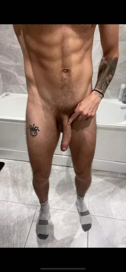 Need someone to lick down my six pack and get my big cock hard 