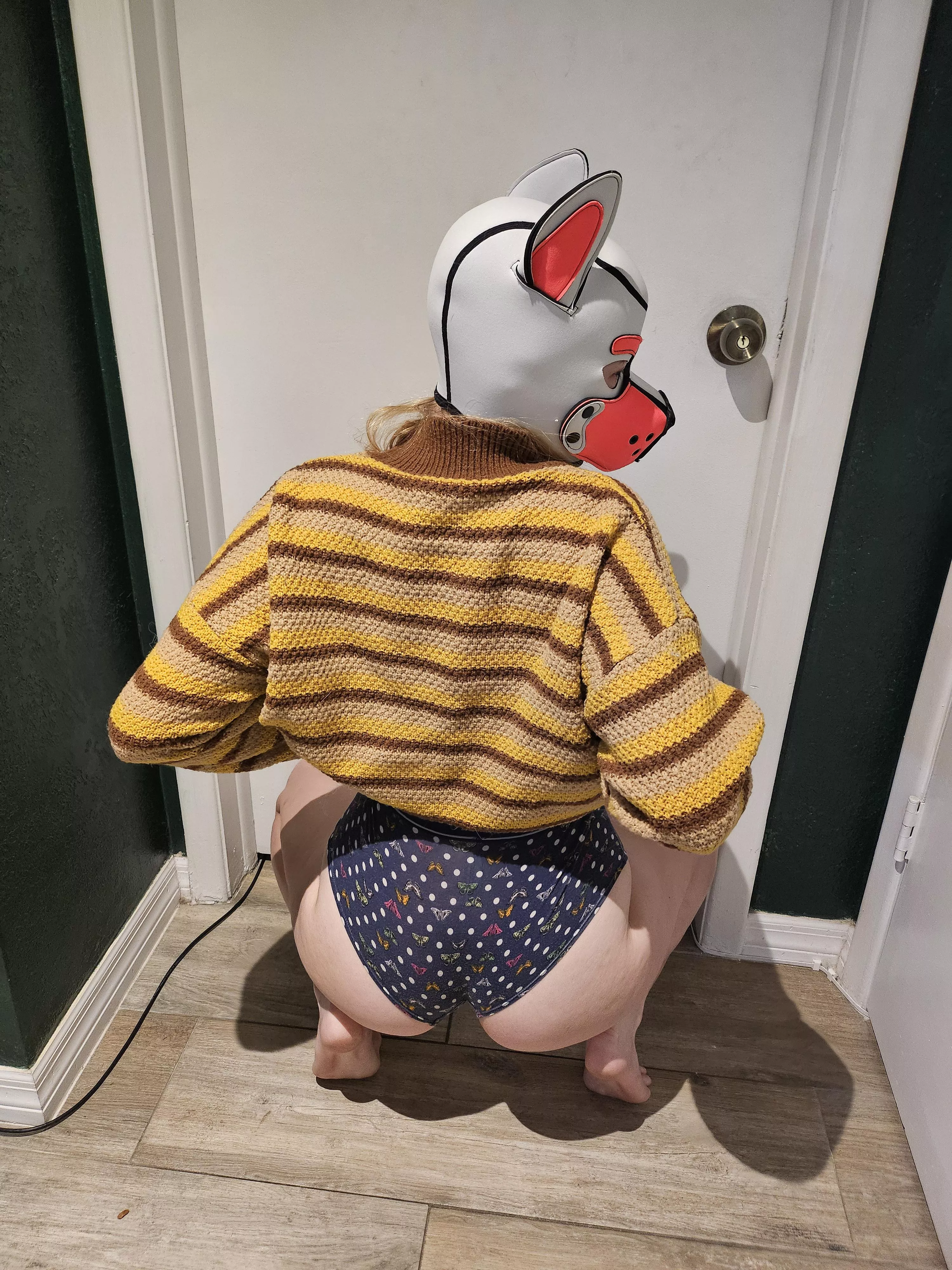 This puppygirl loves to wag her tail~ Woof~! 