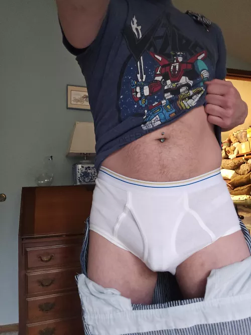 Tight white Tuesday in fresh pair