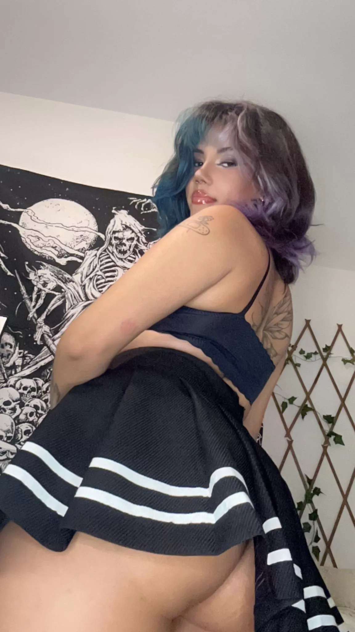 wanna see whats under my skirt?
