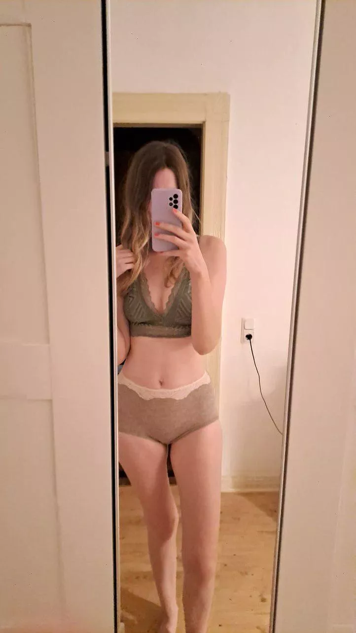 Willst du sehen, wie weit ich gehe, wenn mich die Lust packt? 😘🔥