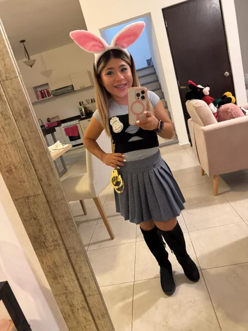 would you let someone's who 4 feet petite cuff you up?