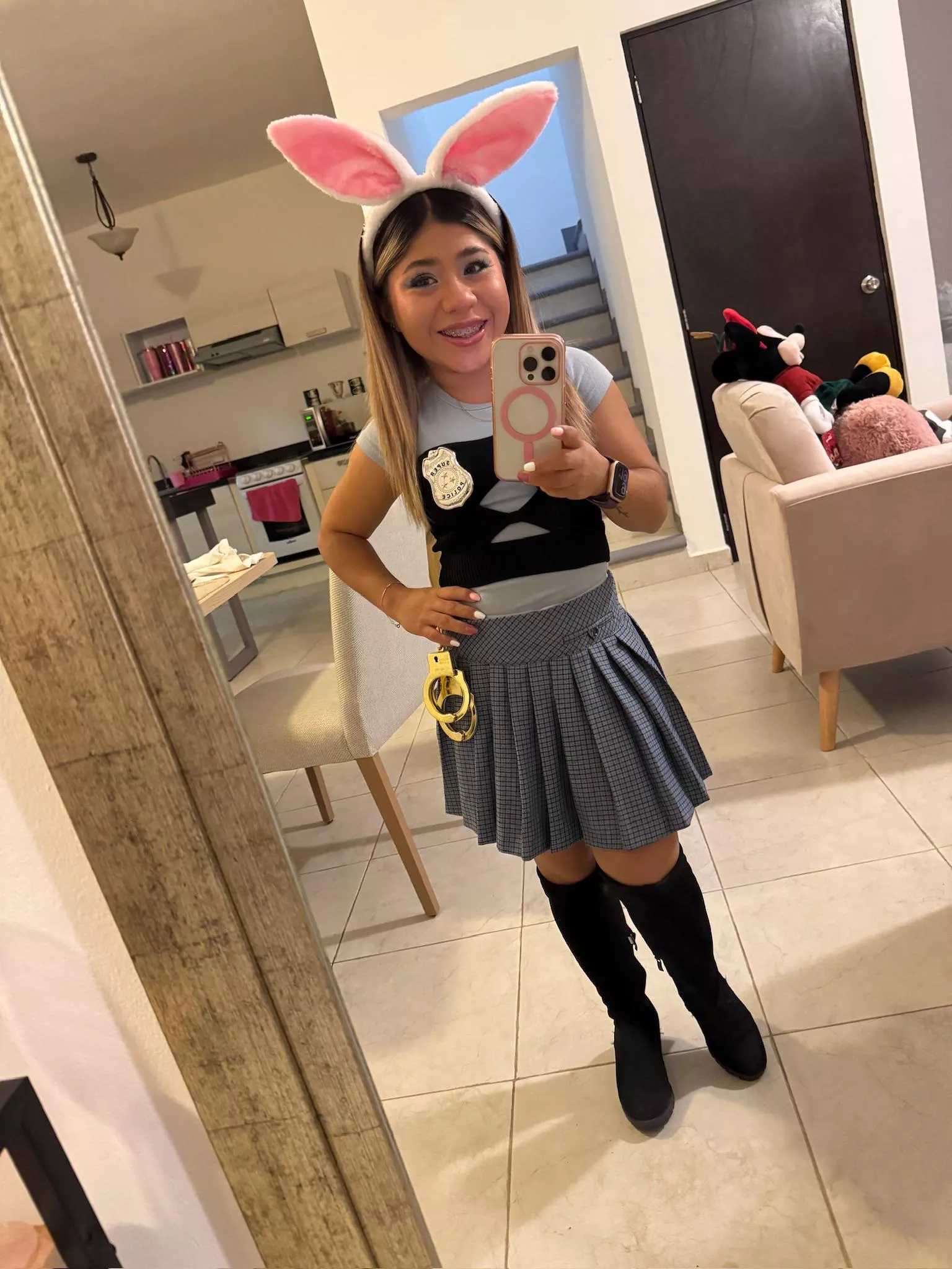 would you let someone's who 4 feet petite cuff you up?