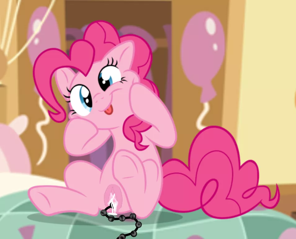 You were hanging out with Pinkie Pie...Until you notice her pinkie pus-