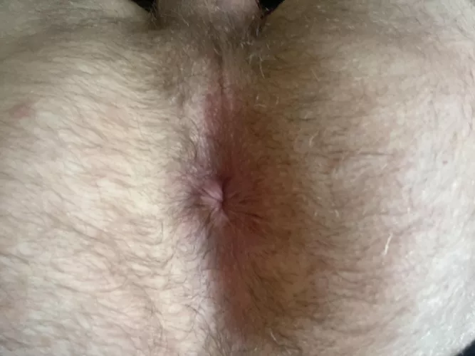 18 Mornington, looking to suck tonight and will swallow if you want me to ;)