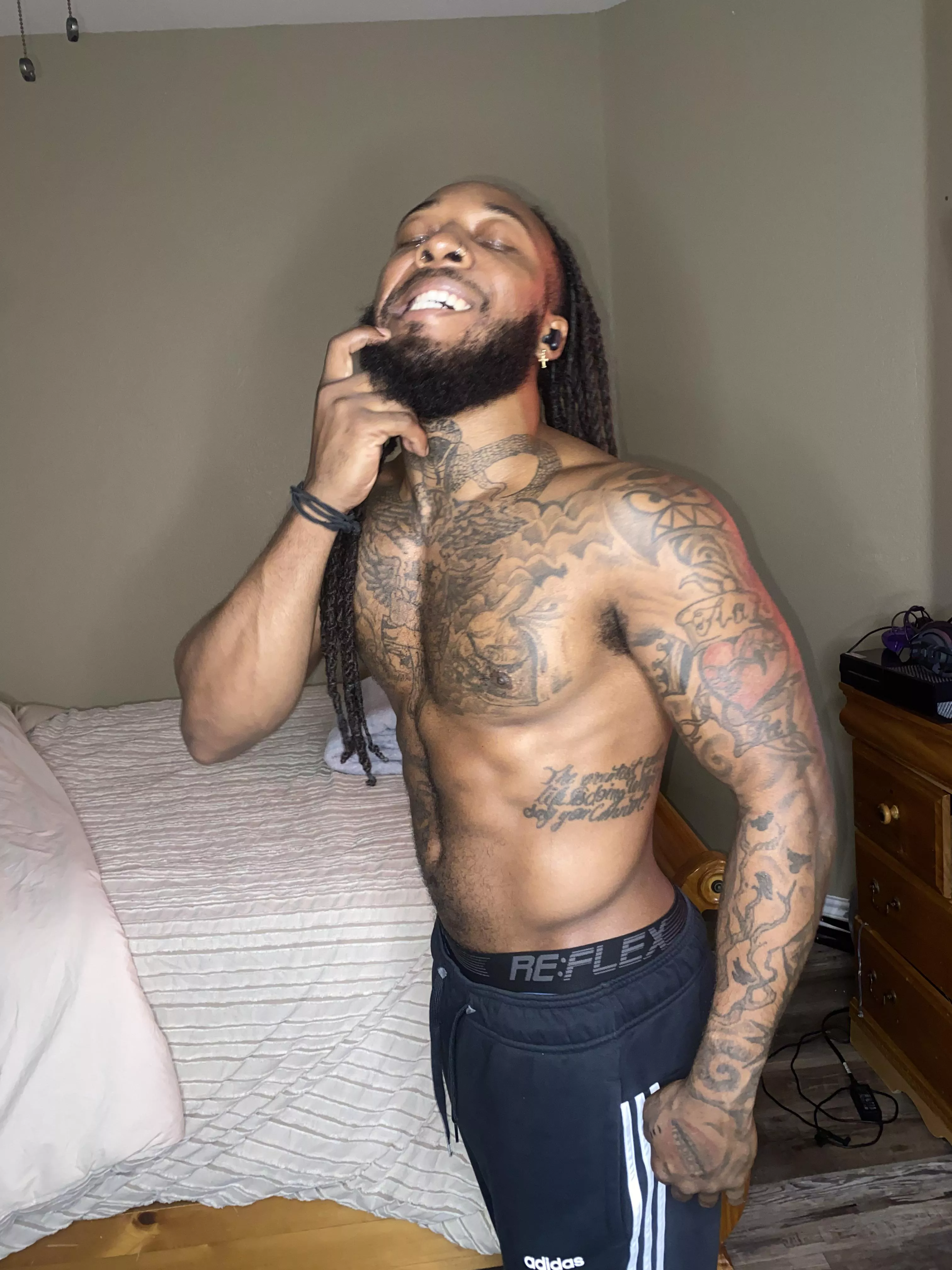 32 [M4F] it’s my birthday, who gone come show me some luv 