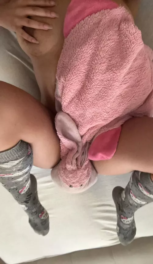 cuddle sesh plsss (no cuddling we just fuck lol)