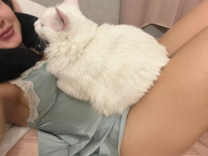 Curieuse d'explorer avec un homme mature et expérimenté 21[F]