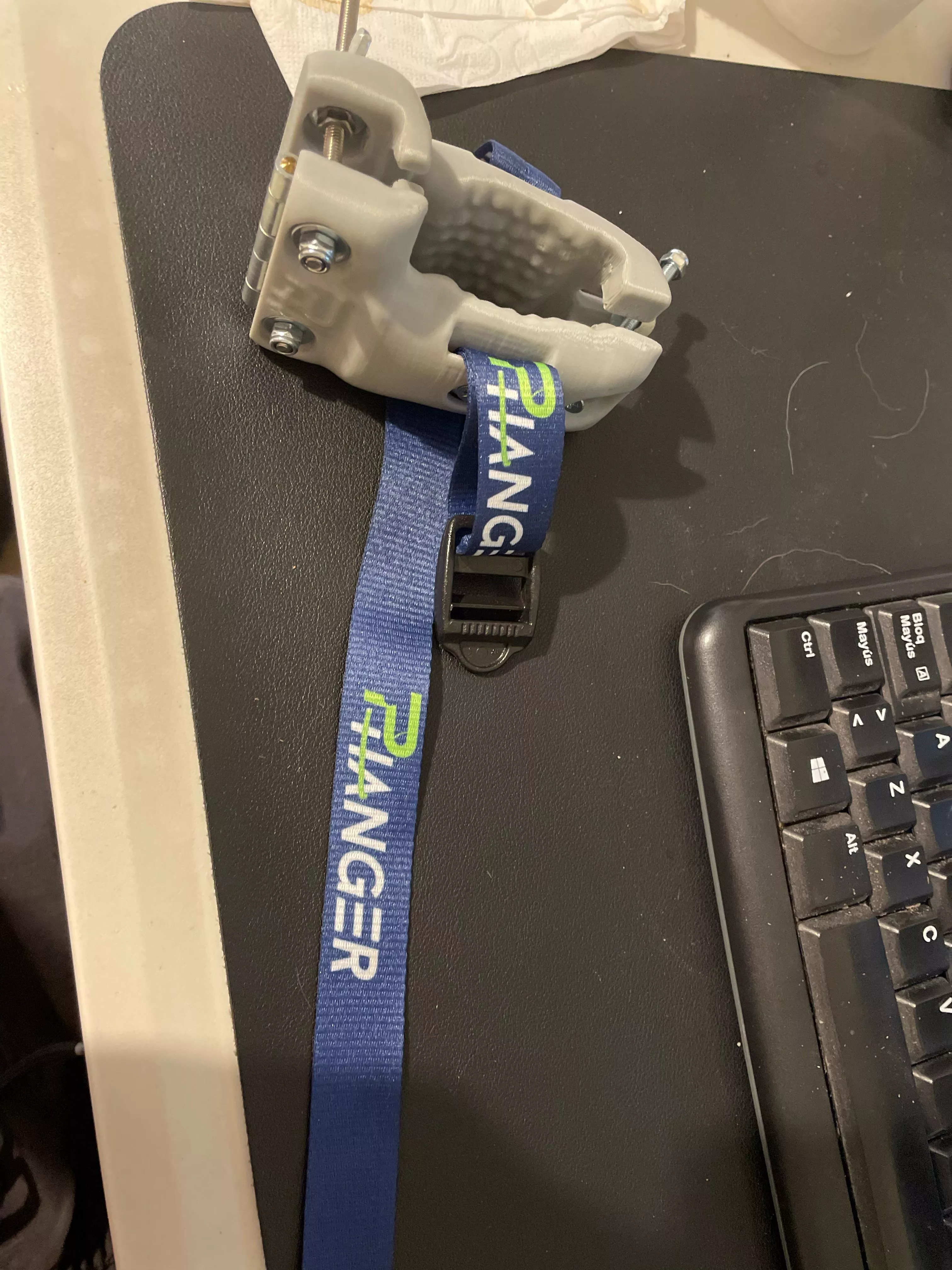 How can I fix this piece of shit, came like this from amazon