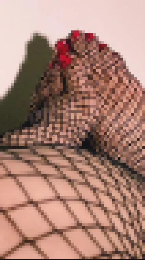 How pathetic that you can only handle a pixelated version of My feet in fishnets 😂