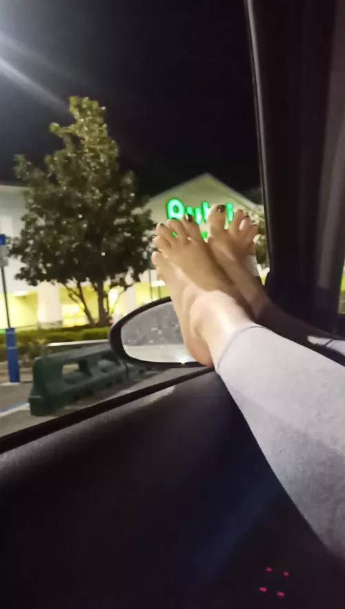 I know if u see my size eleven feet in the parking lot u will want to buy me groceries ;-) 