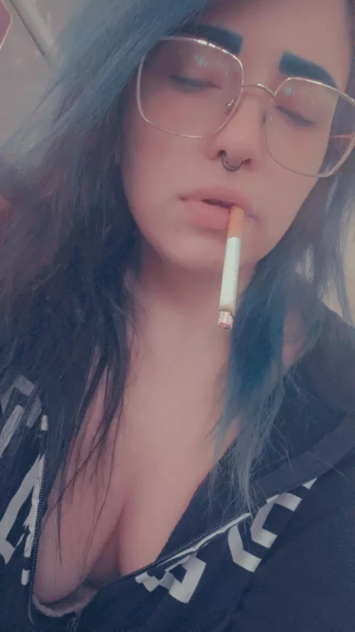 Menthol milf morning viibes 💚🚬