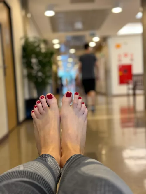 Red toes is always an eye catcher, right?
