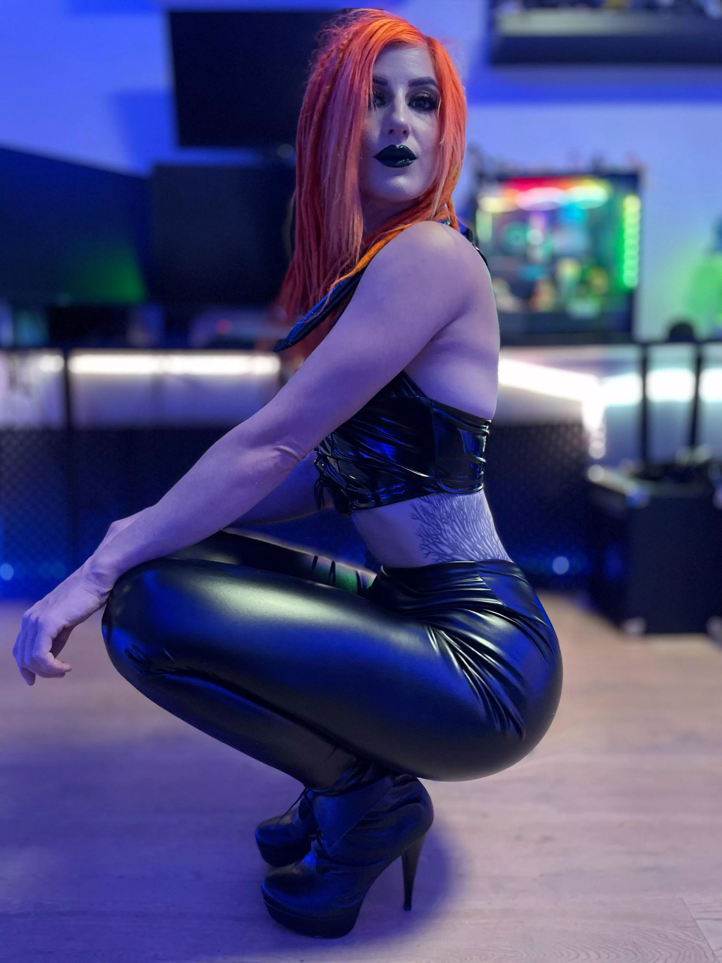 Squattig low shining high