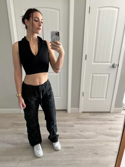 Still wearing crop tops even when it’s cold out 