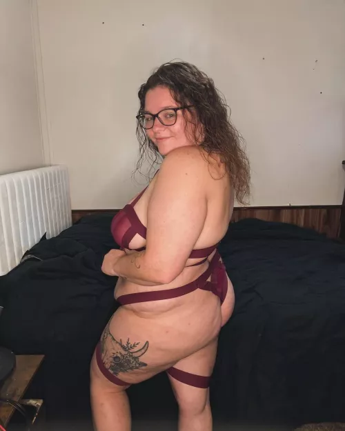 Thick thighs with a tiny booty 