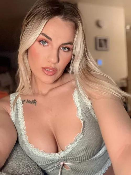 Wanna see the rated R version? 🥹😜