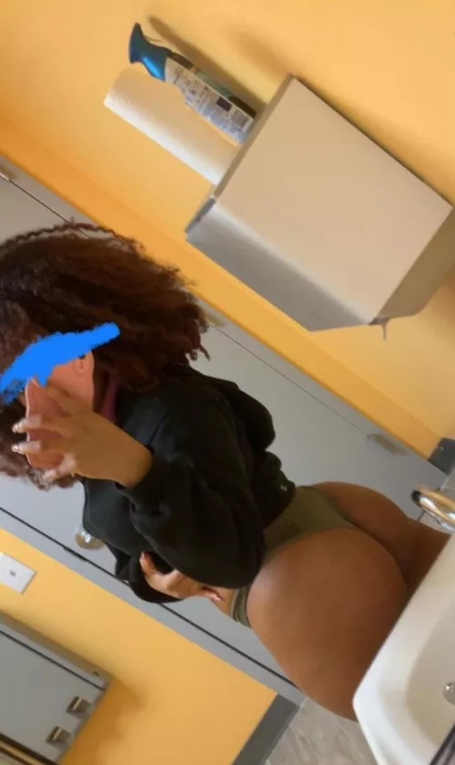 Would you f me in a public bathroom massa?☺️