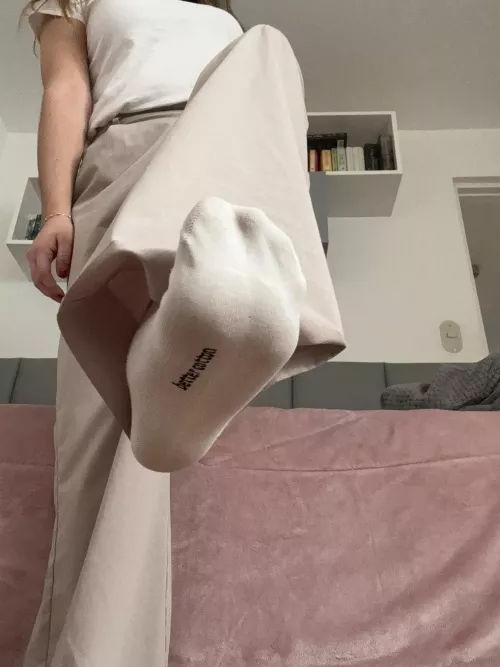 A true sub knows the privilege of being at my feet.