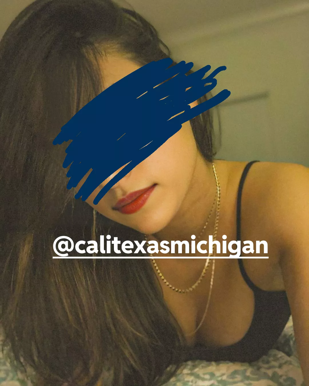 About to get a BJ from this Indian hotwife from UK, on her vacay to Delhi, her hubby is in same room 👀