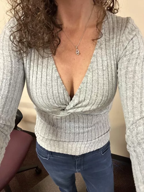 Coworker cleavage 