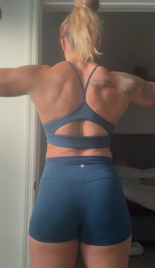 Does my strong back look sexy (oc)