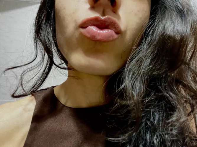 Hydrated lips and a little bit of pink 💋