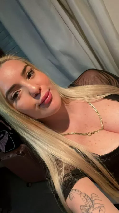 I’ve got a question for you… are you the type to make the first move? 😘