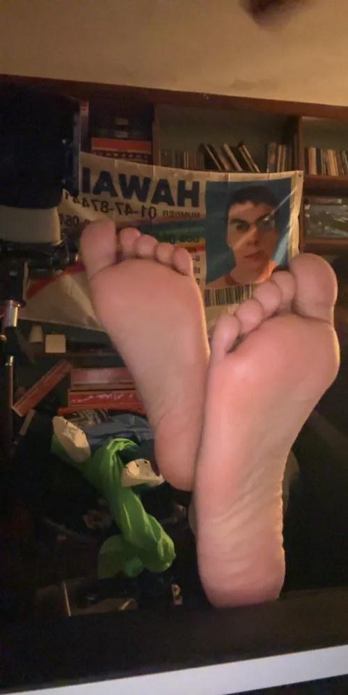 Let’s compare sizes. If my soles are bigger than your shrimp, you owe me😈