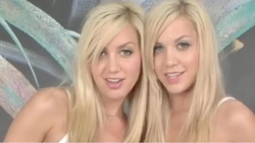 Twins of the day (TOTD) 3 - Apple Twins - (Kyla & Kira Apple) or (Roxy & Rachel Apple) (2006-ish)