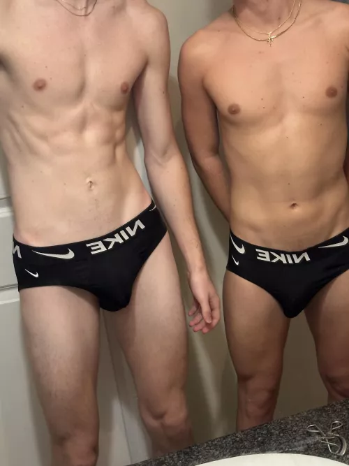 Two hung twinks (18)