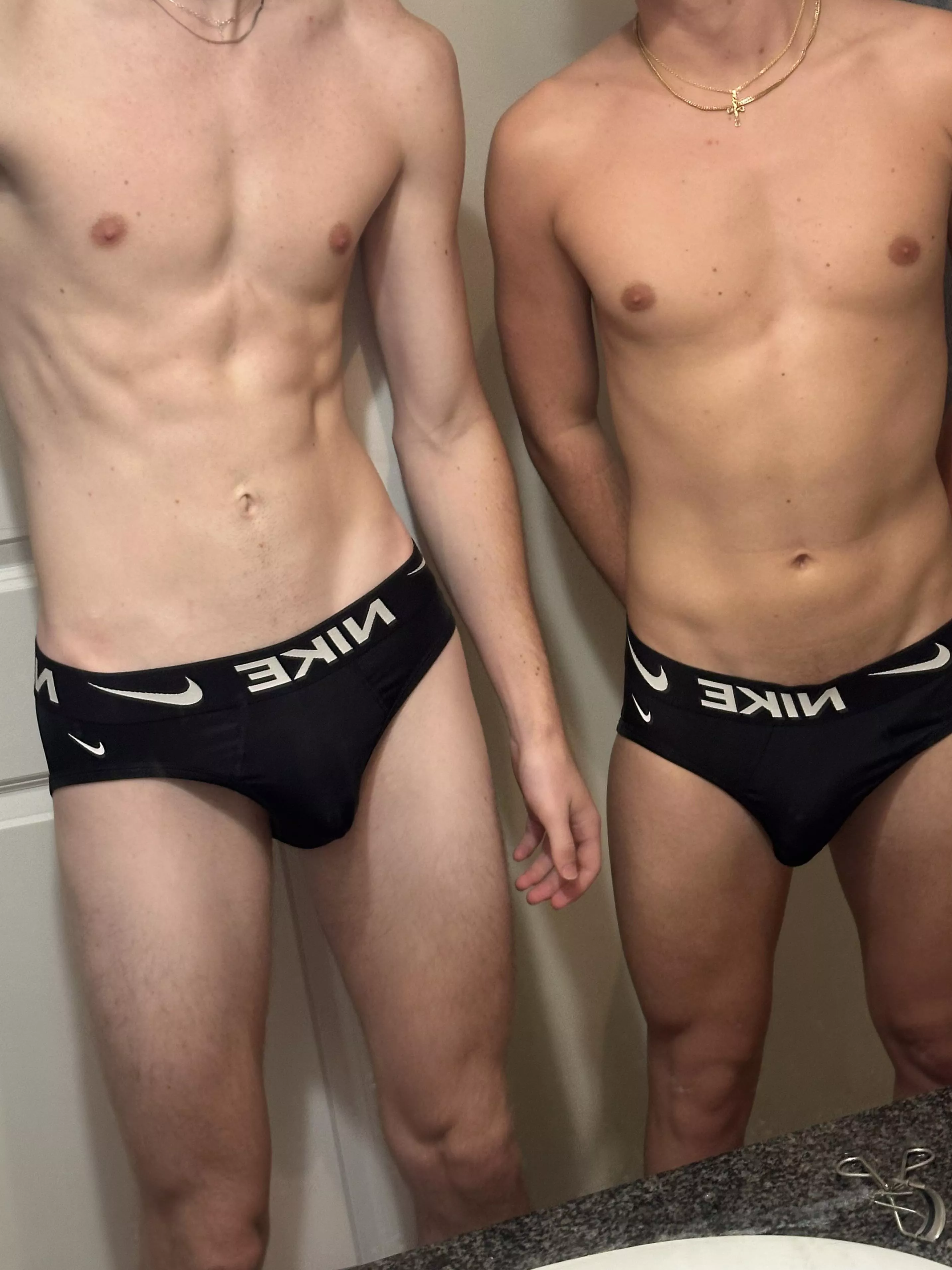 Two hung twinks (18)