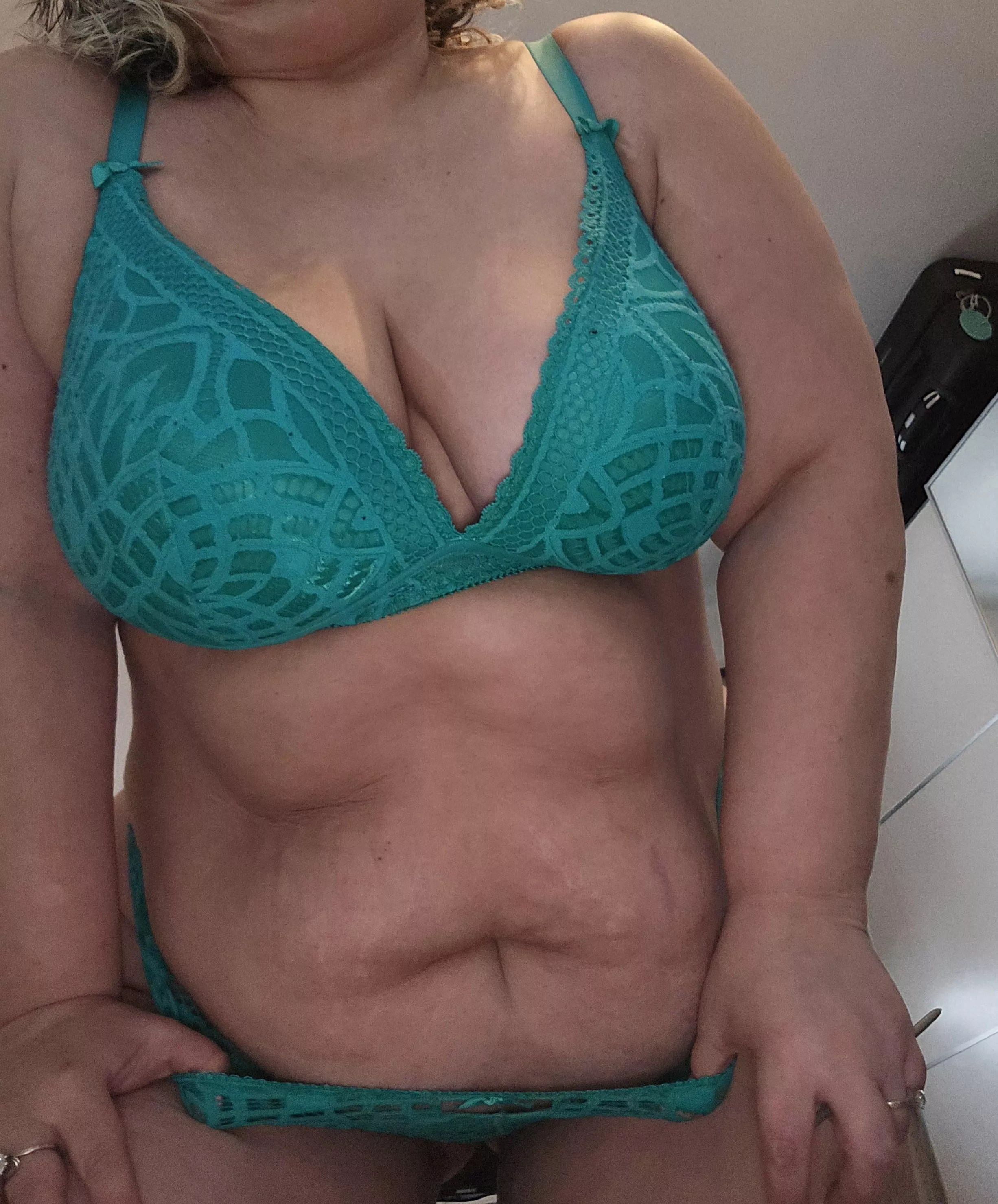 Well definitly hanging tummy here