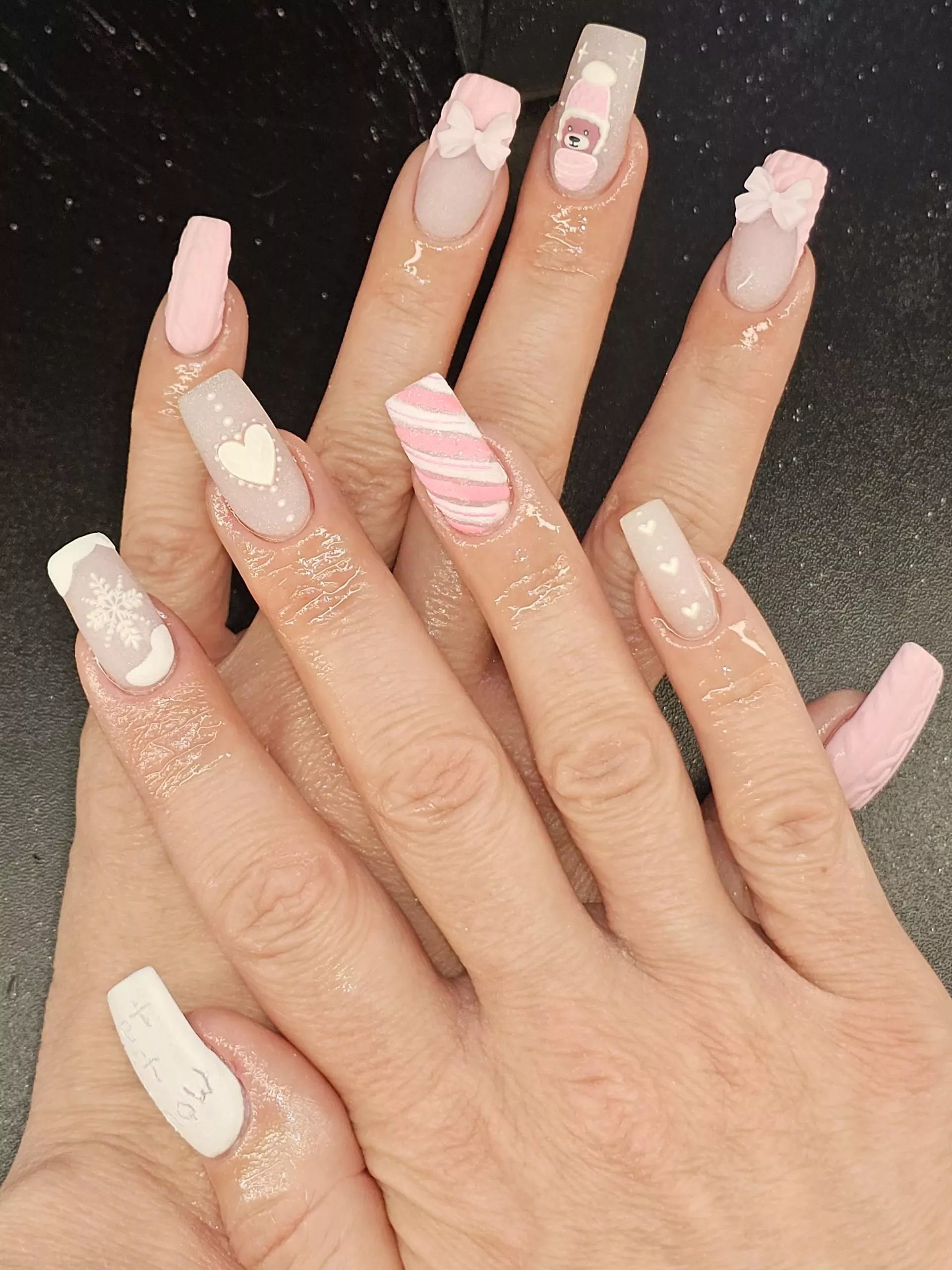 What do you think of my nails? I did them myself! 🤭