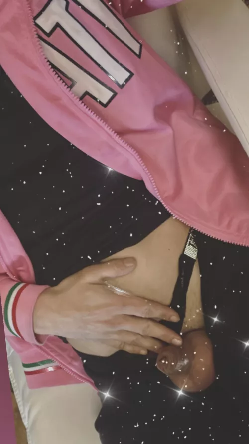 Would love to be compared in a room full of hung guys and beautiful women