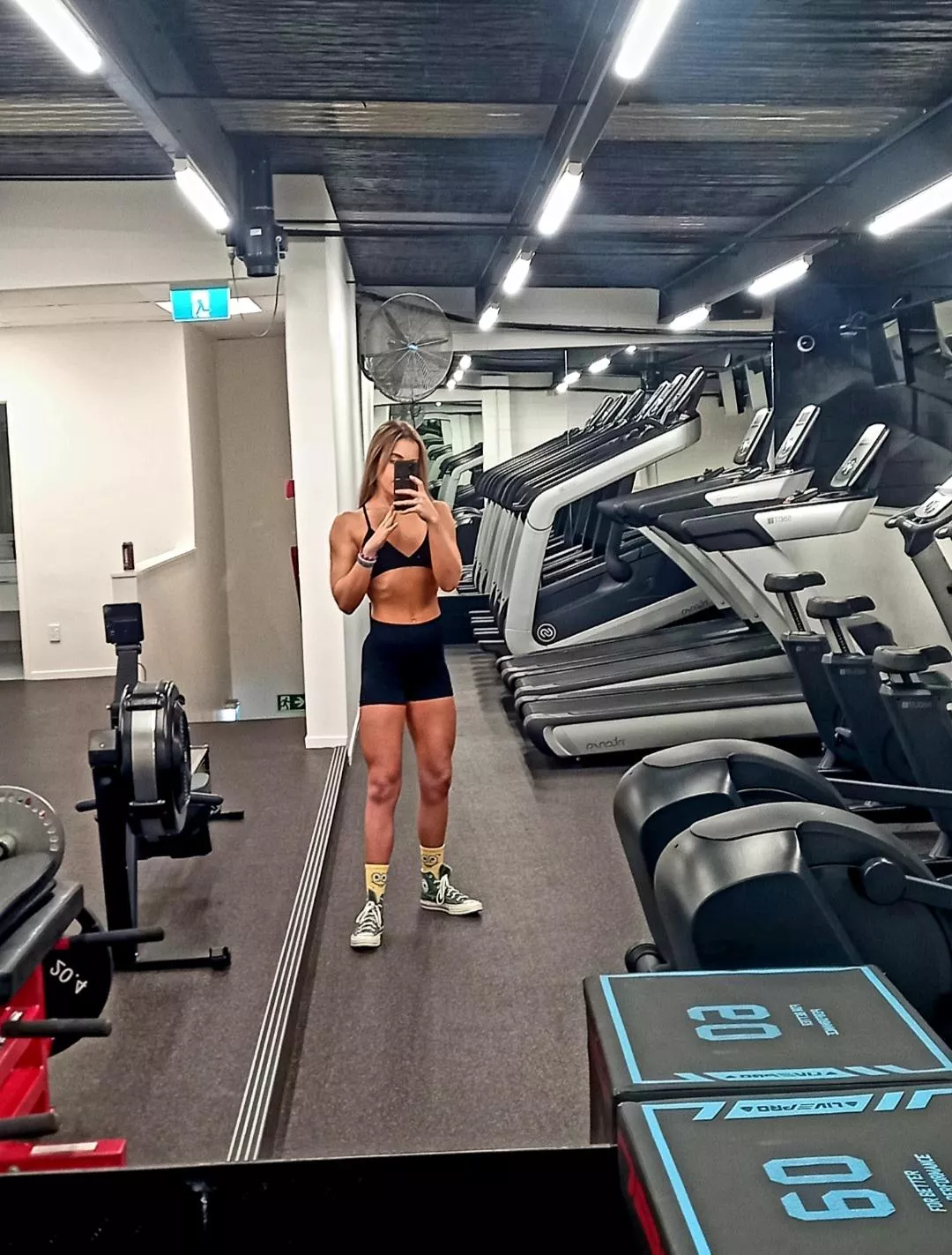 Would you date a gym girl who wears silly socks and does goofy dancing between her sets? 💪🏻😋