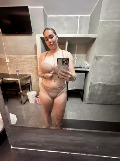 19F, boyfriend just cheated me and i need to get back at him ASAP. He’s the only other guy i’ve been with so my skills might be limited  hmu, you must be able to pick me up bc i don’t have my licenseeeee
